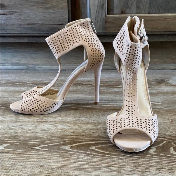 Tan heels - Picture 2 of 4